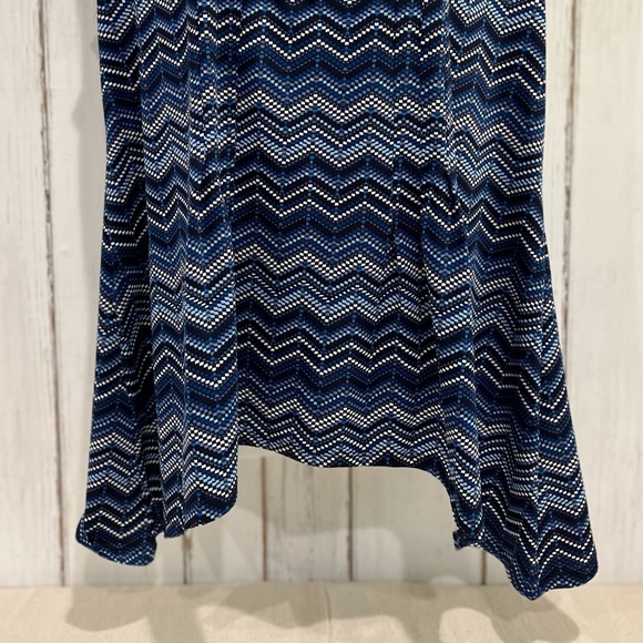 New Directions Blue & White Geometric Chevron Sleeveless Top, SzL - Picture 12 of 15